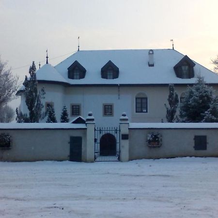 Appartement Castle Kastiel Kotešová Extérieur photo