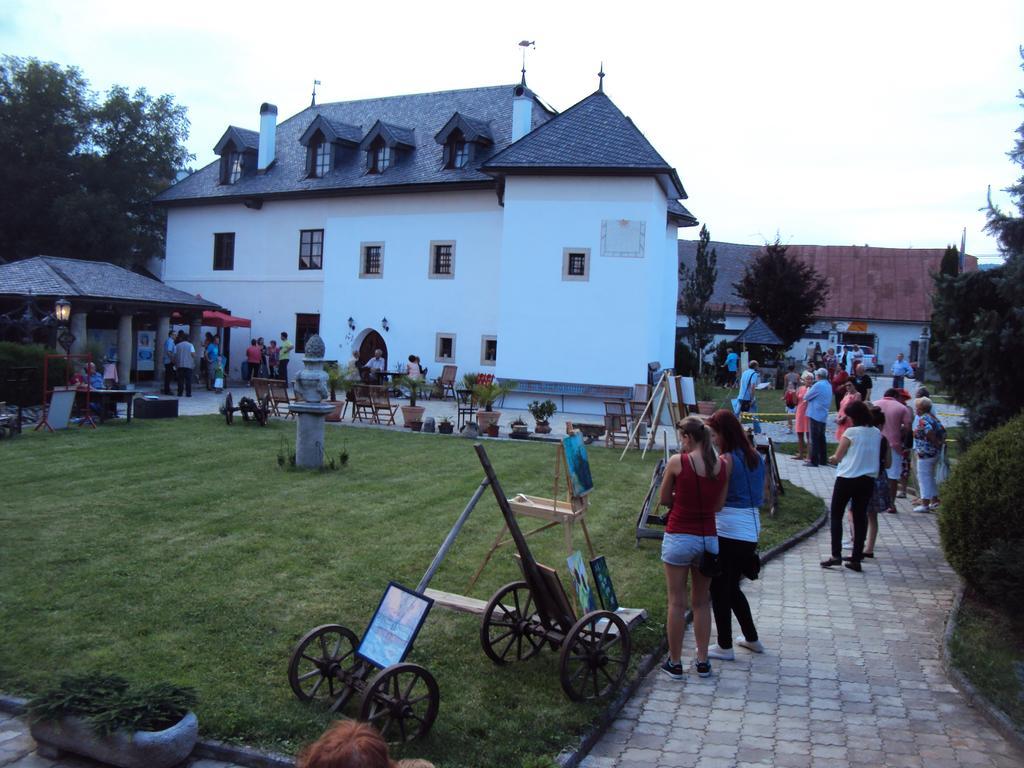 Appartement Castle Kastiel Kotešová Extérieur photo
