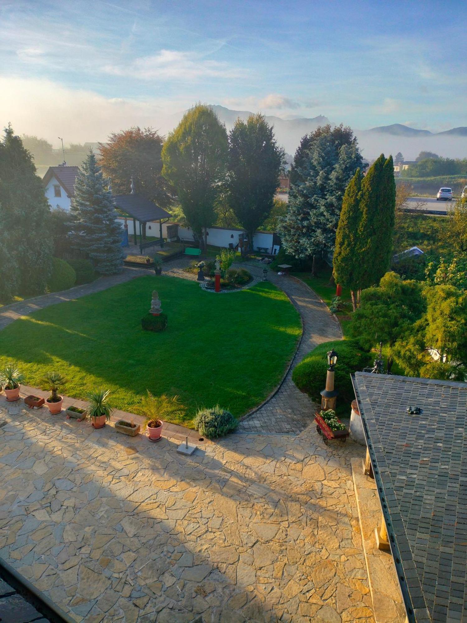 Appartement Castle Kastiel Kotešová Extérieur photo