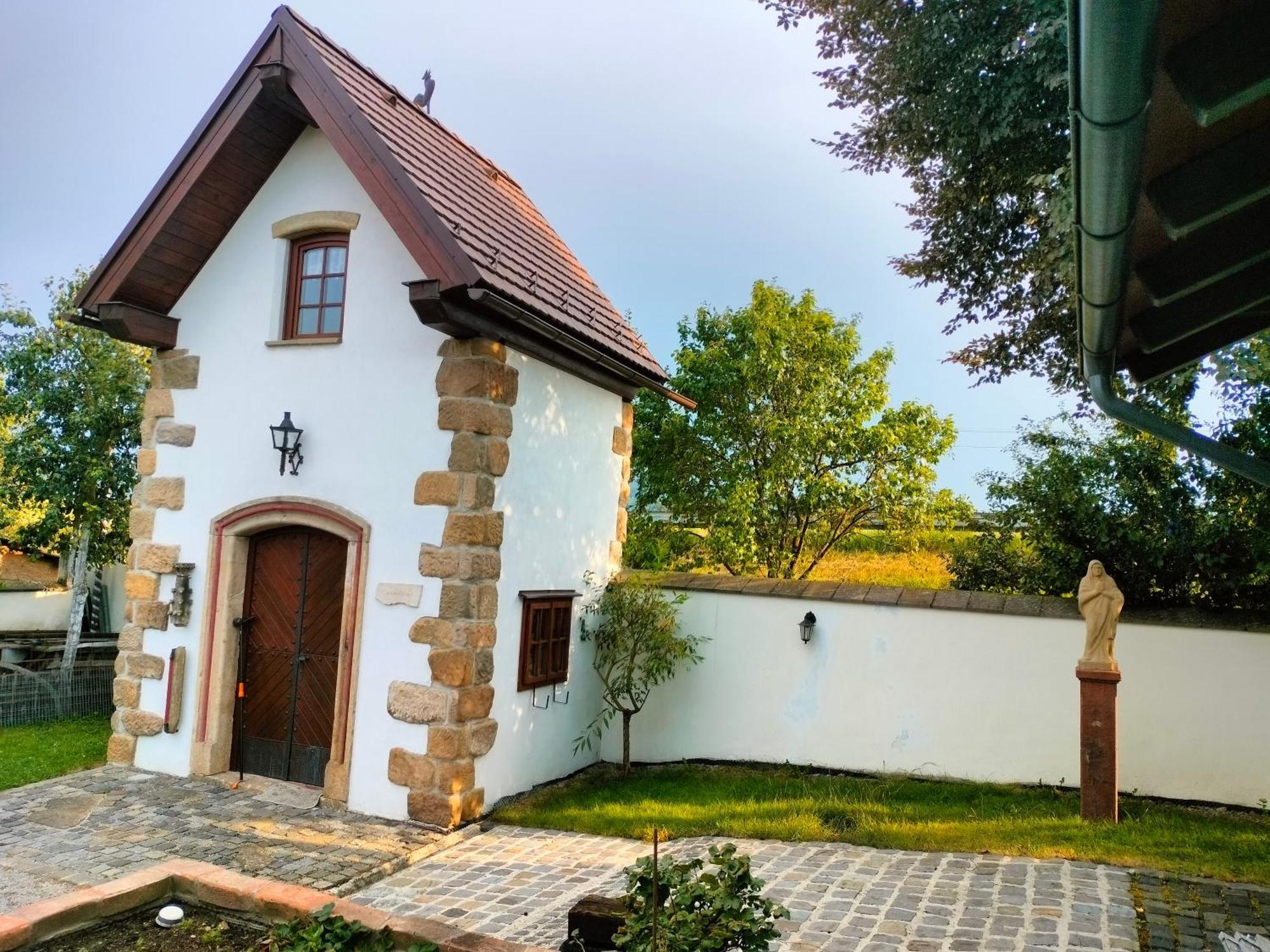 Appartement Castle Kastiel Kotešová Extérieur photo
