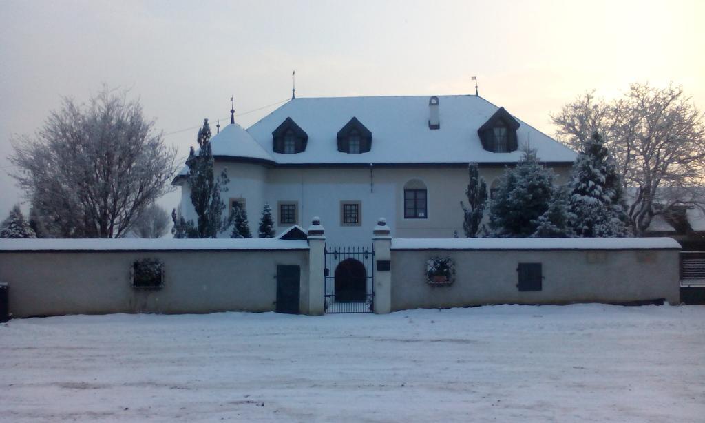 Appartement Castle Kastiel Kotešová Extérieur photo